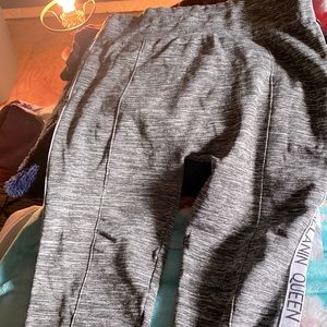 Melani queen joggers only wore a couple of times